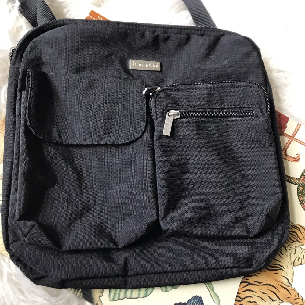 Baggallini‎ black canvas travel crossbody bag - Picture 2 of 5